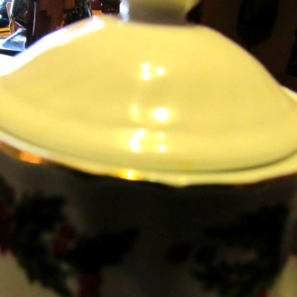 🎄 Vintage Christmas Holly Berries 24K Gold Trim Sugar & Creamer Set - Picture 6 of 16